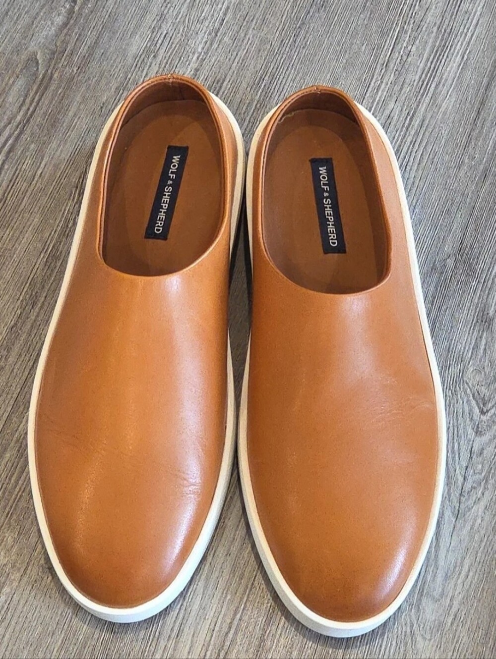 Wolf & Shepherd Cruise Mule Leather Honey | White (Slip On) 7.5 M / 9 W